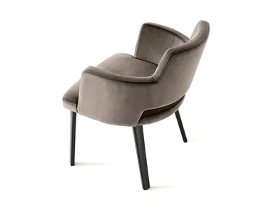 h_thea-queen-gallotti-radice-598894-reldda72b3a.jpg