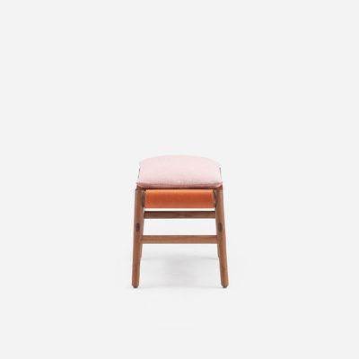 124O-Sela-Small-Bench-by-Luca-Nichetto-in-Danish-oiled-walnut_-dark-tan-leather-and-Ecriture-640-fabric--side_web.jpg