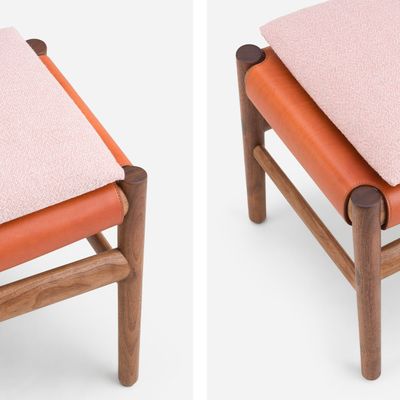 124O-Sela-Small-Bench-by-Luca-Nichetto-in-Danish-oiled-walnut_-dark-tan-leather-and-Ecriture-640-fabric--details_web.jpg