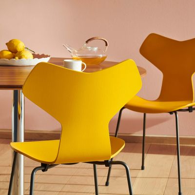 fh_grand-prix_3130_true-yellow_warm-graphite_table-series_a825_walnut.jpg