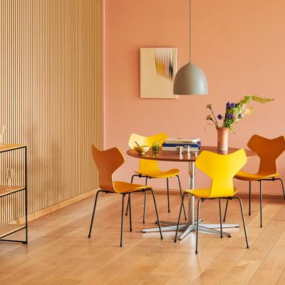 fhgrand-prix3130true-yellowwarm-graphitetable-seriesa825walnutsuspencep15light-greyplanner-shelvingm.jpg