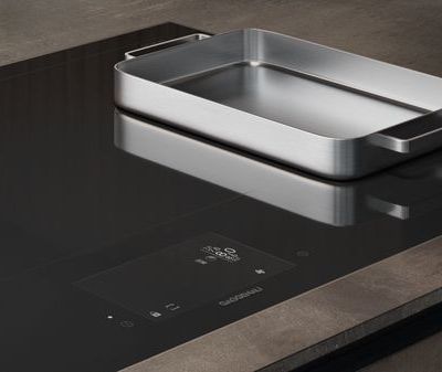 MCIM03402747_gaggenau-cooktops-400-series-full-surface-induction-carousel-2.jpg