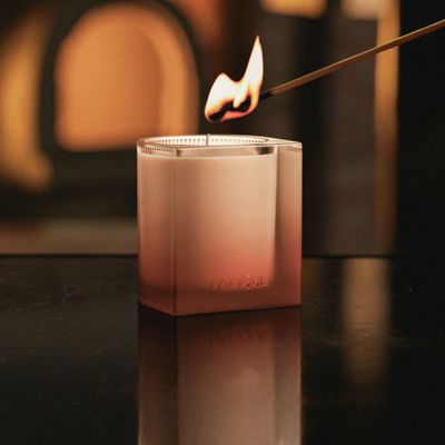 lalique-home-fragrances-scented-candle-la-verrerie-lifestyle.jpg
