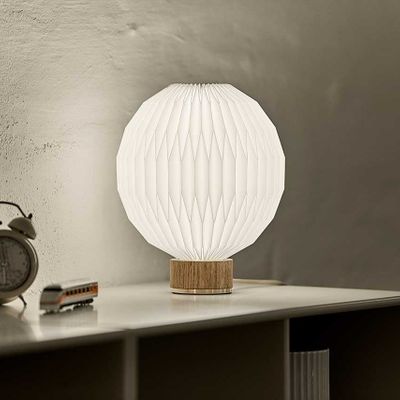 leklint375_table_lamp_small_lightoak_lifestyle1_f8c0c9bf-83b8-4f63-a05b-655017b08729.jpg