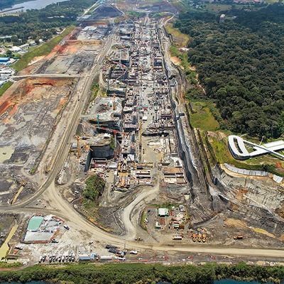 l-impianto-di-gatun-sull-atlantico.jpg?width=970&height=1724&fit=bounds&format=pjpg&auto=webp&optimize=medium
