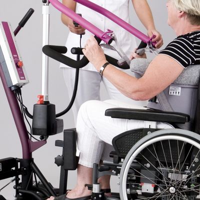 Alle-in-one-Patient-Lift-from-wheel-chair-cropped-169-e1776240240221.jpg