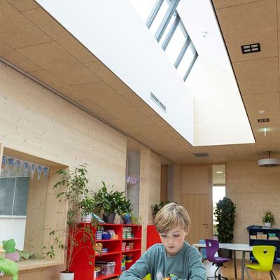 bildungszentrum-lans-boy-reading-under-northlight-id10160841--04.jpg?la=en&h=920&w=630&hash=E7533E45978CA51BD5662D9BF2AECFFC
