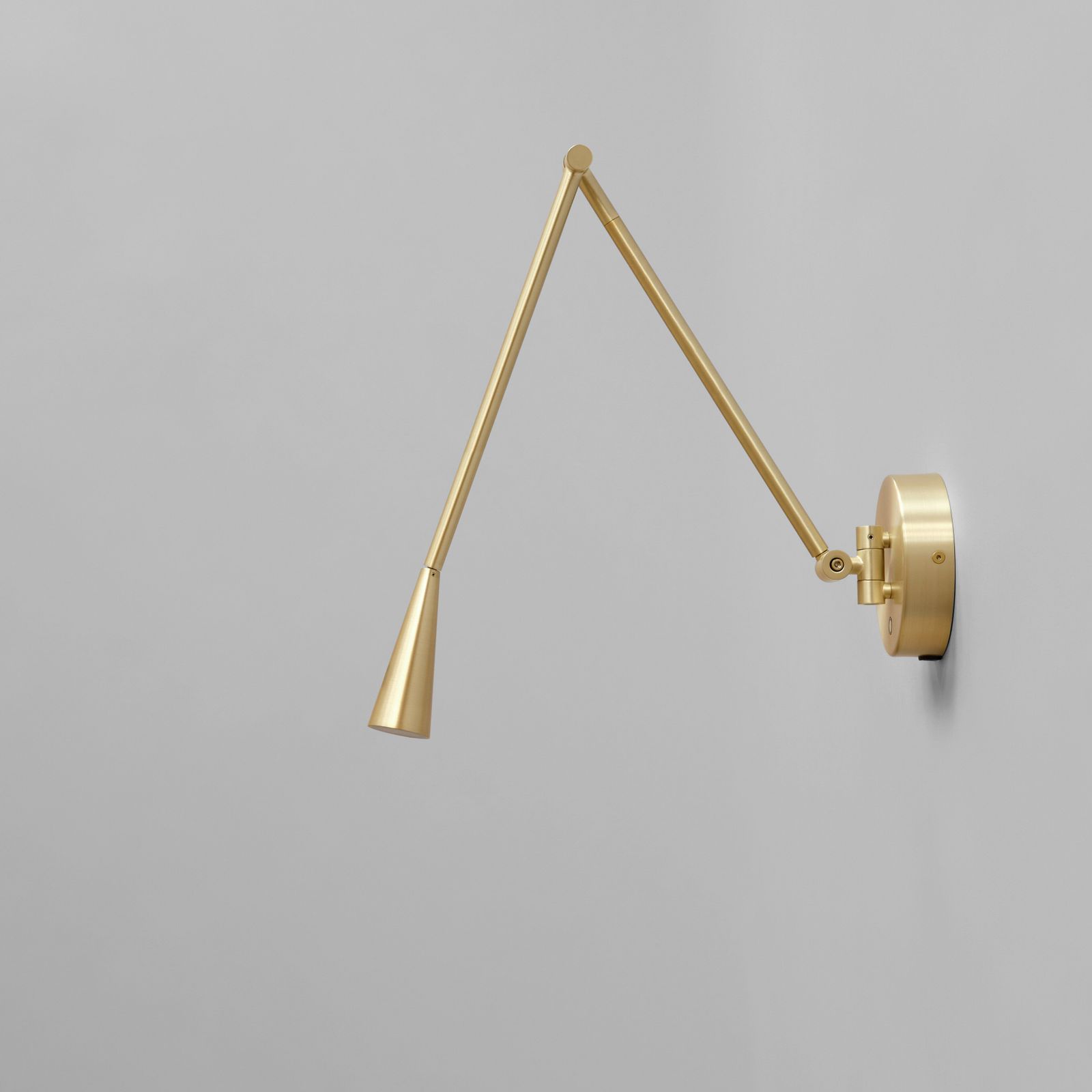 Snake Wall Lamp - Brass by 101 copenhagen