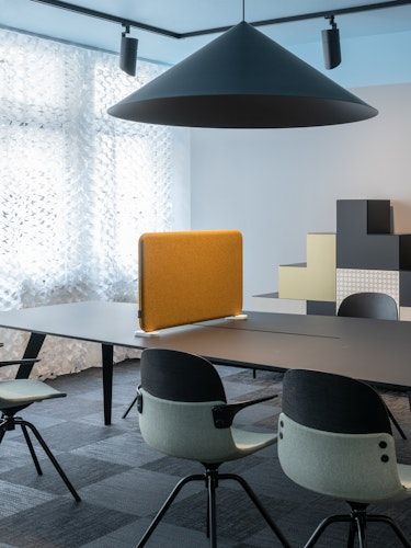 Softline Mobile Desk Screen by Abstracta