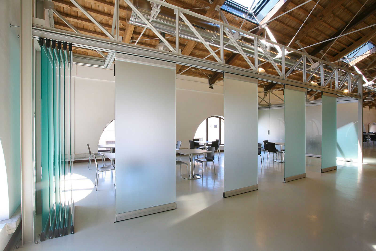 Movable Crystal Walls by Anaunia
