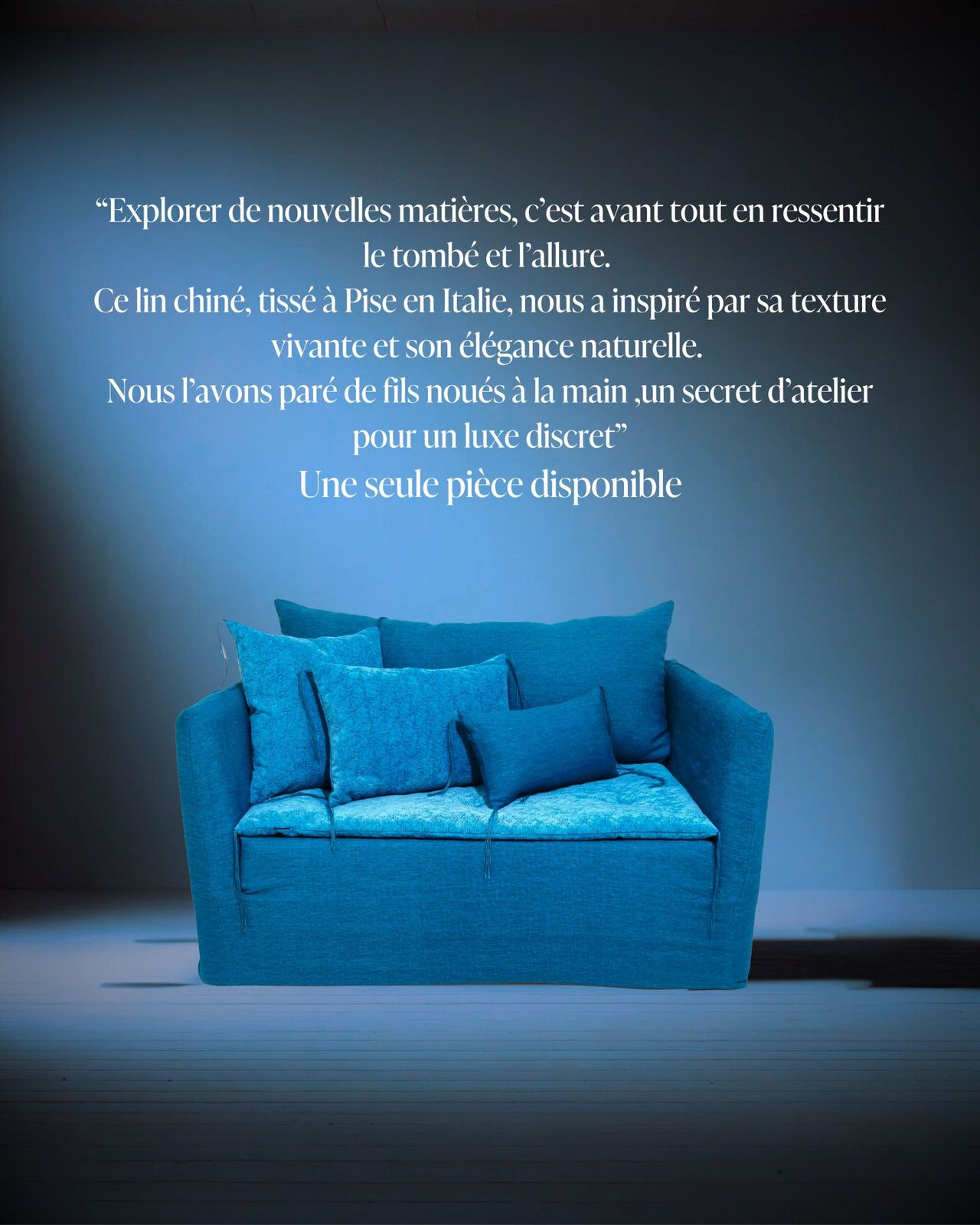 Canapé Nude 140 cm en lin chiné stone washed bleu turquoise by Bérengère Leroy