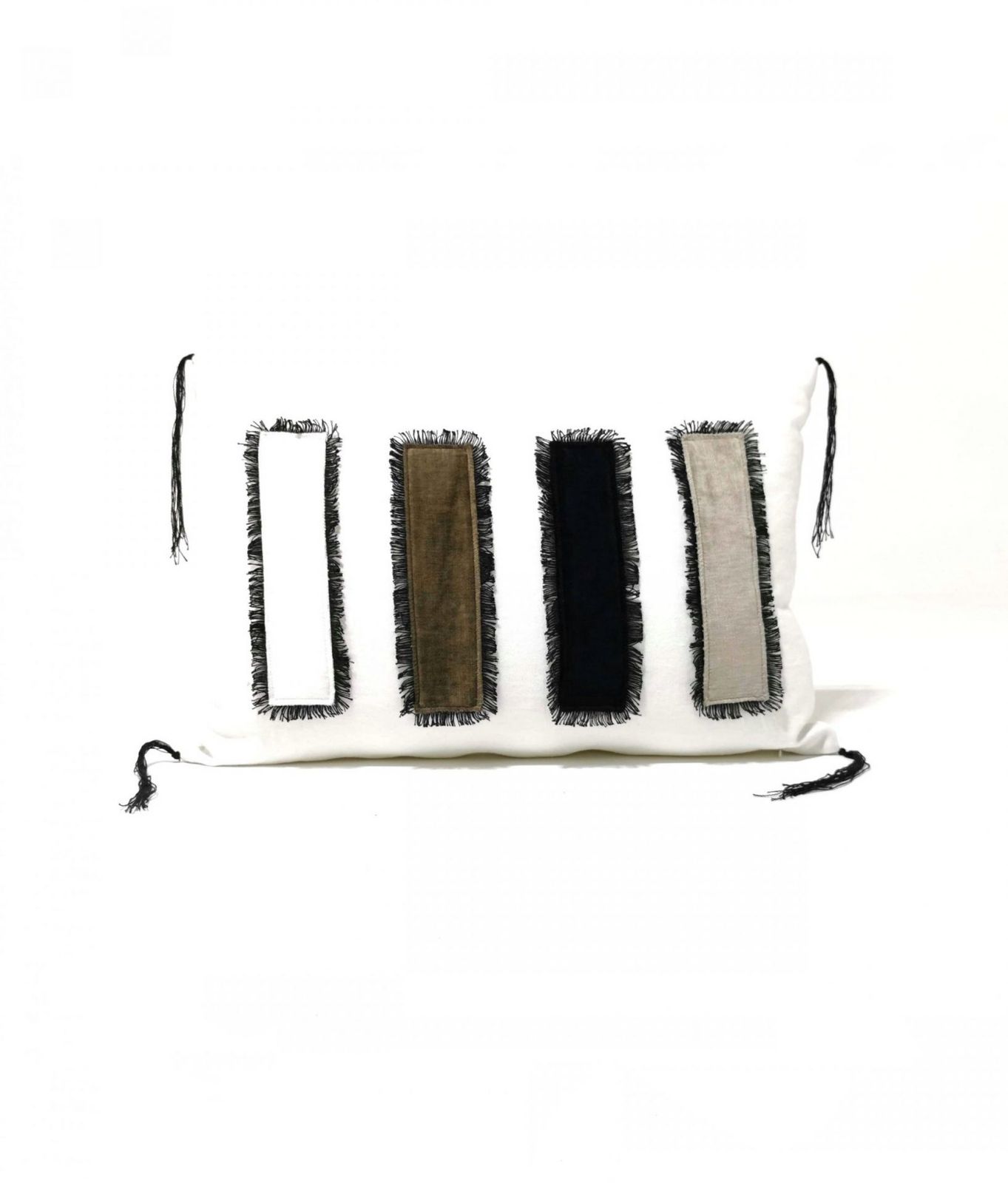 Coussin Retour de Madagascar Quatuor by Bérengère Leroy