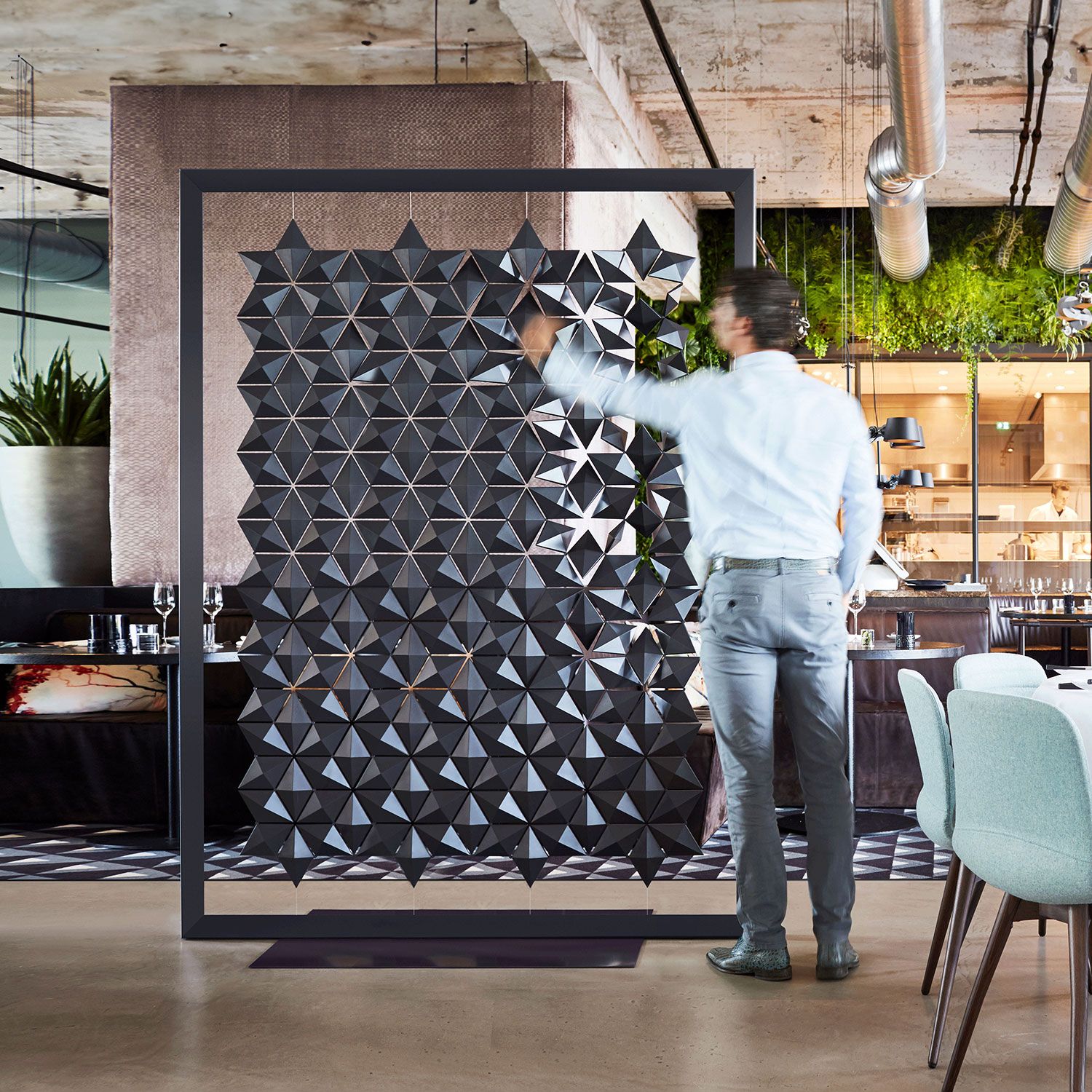 Freestanding room divider Facet 170 x 220cm in Graphite by Bloomming