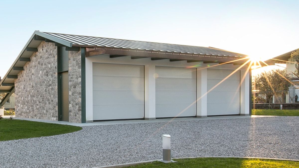 Comment économiser pour l'achat d'une porte sectionnelle, de garage ou industrielle by Breda