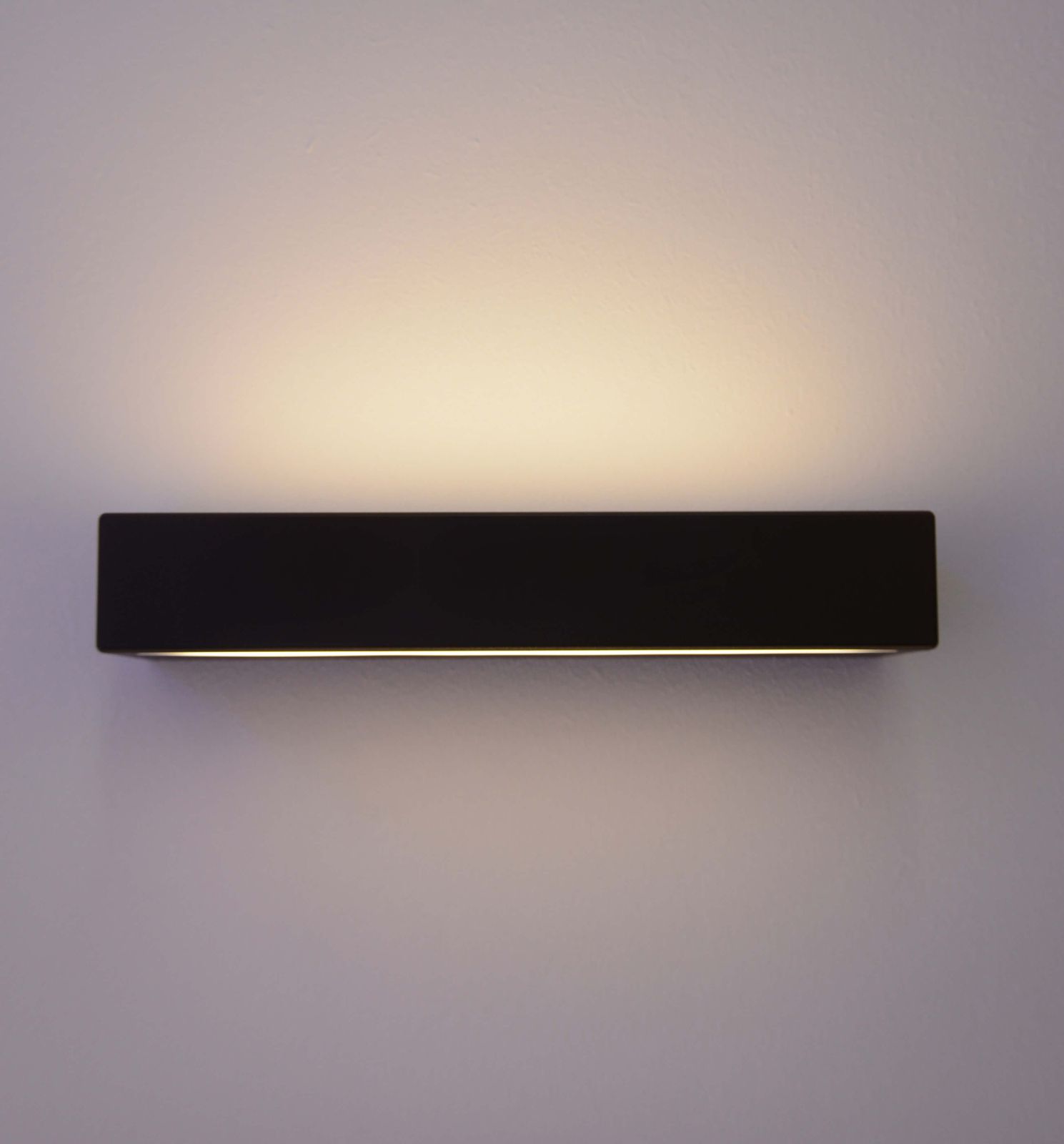 Apllique Led di design a doppia emissione luminosa | Lubox di Brillamenti by Brillamenti
