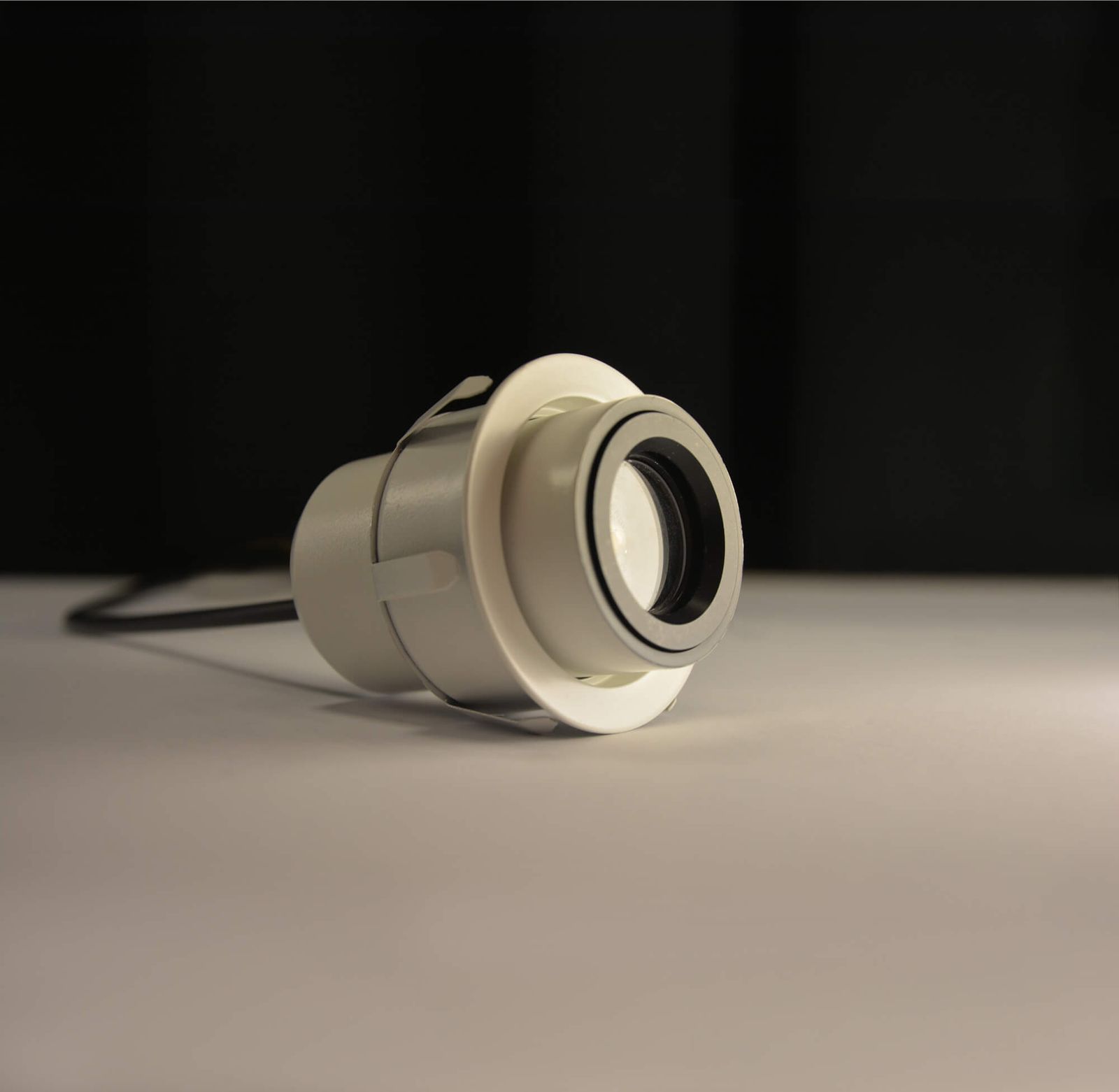 Faretto a led da incasso a soffitto con fascio di luce regolabile ZSpy by Brillamenti