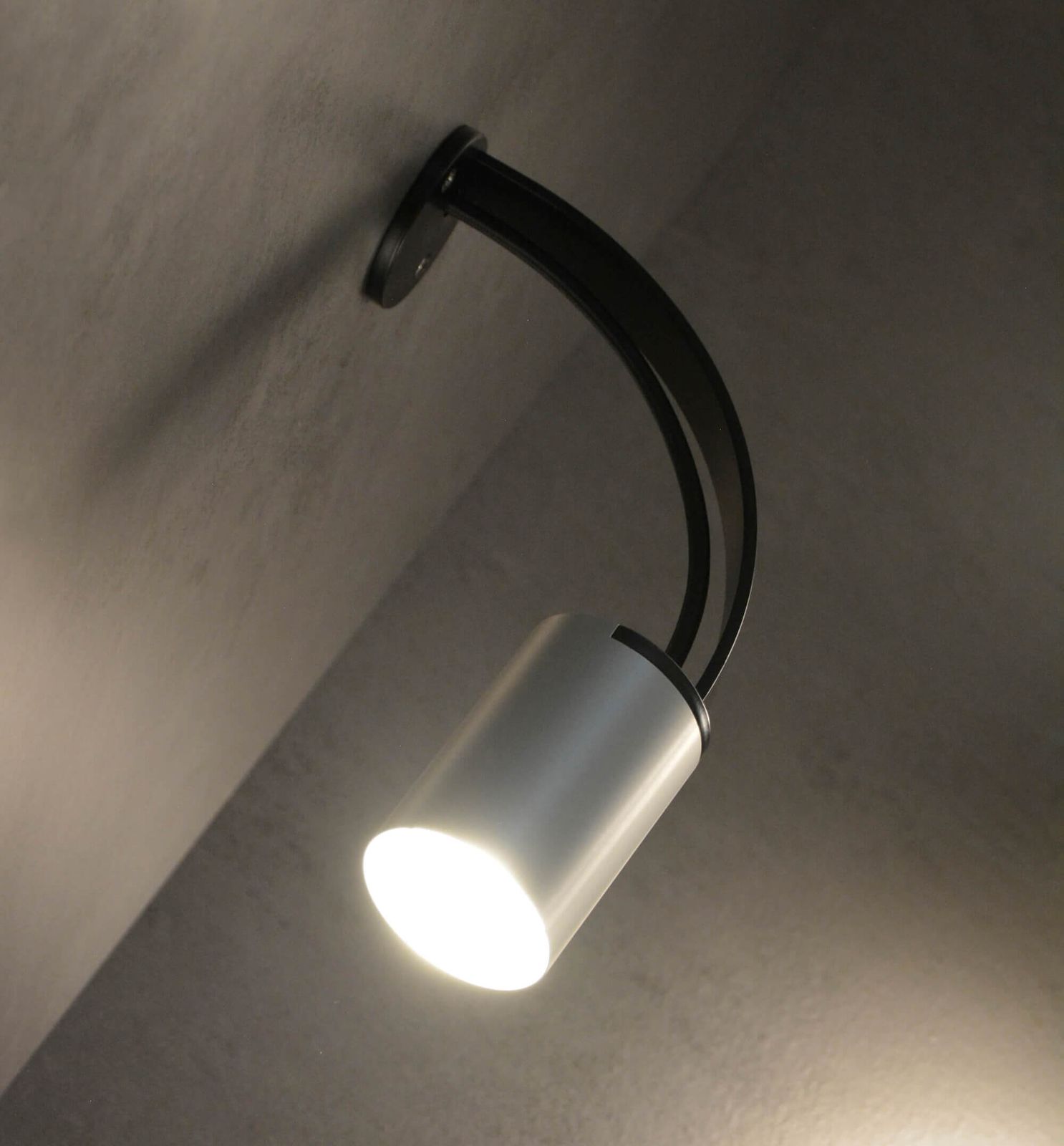 Lampada da parete a Led con braccio fisso | Arco made by Brillamenti® by Brillamenti