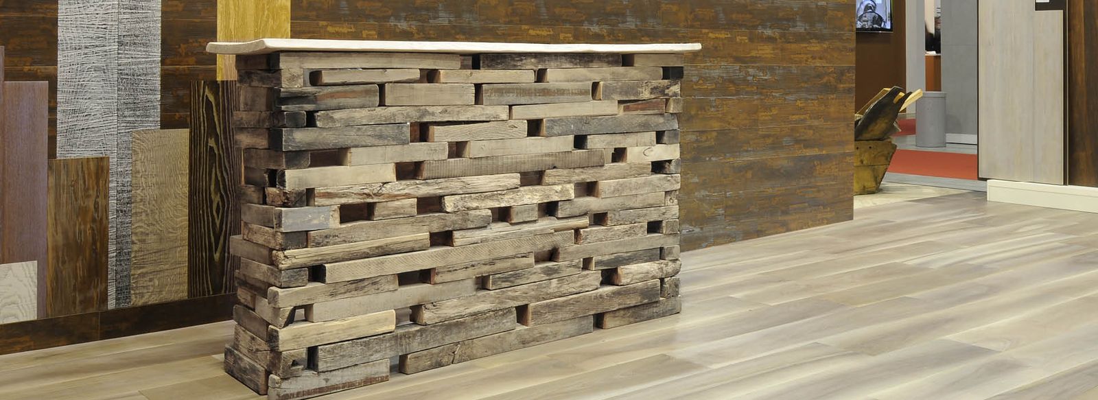 Top bar counters / Reception by Cadorin Group