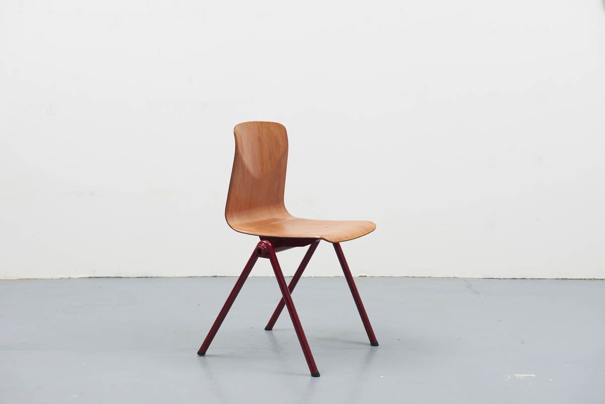 Chaise vintage Galvanitas S30 hêtre et carmin by Cartel de Belleville