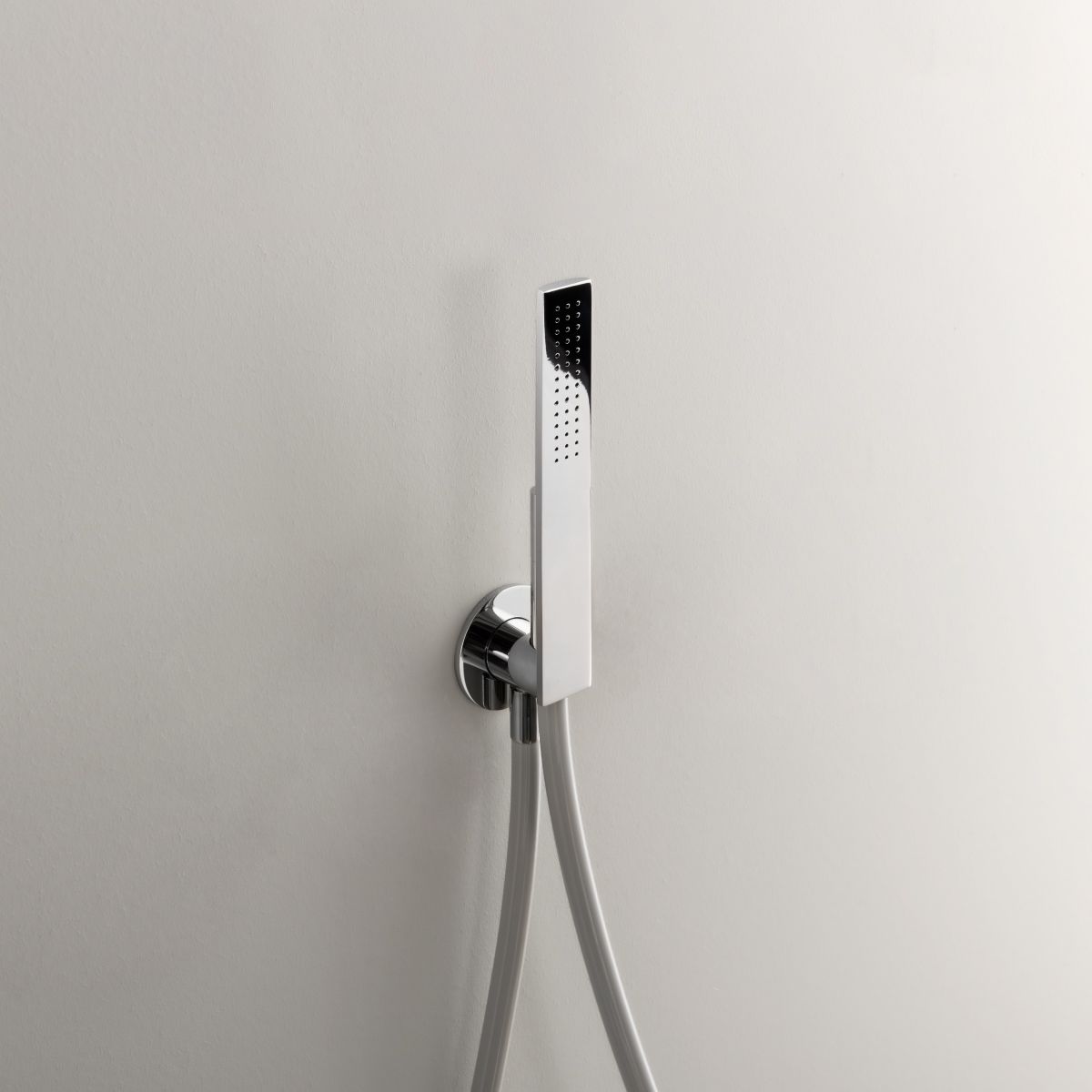 HAND SHOWERS AND BRACKETS AYL95 by Ceadesign