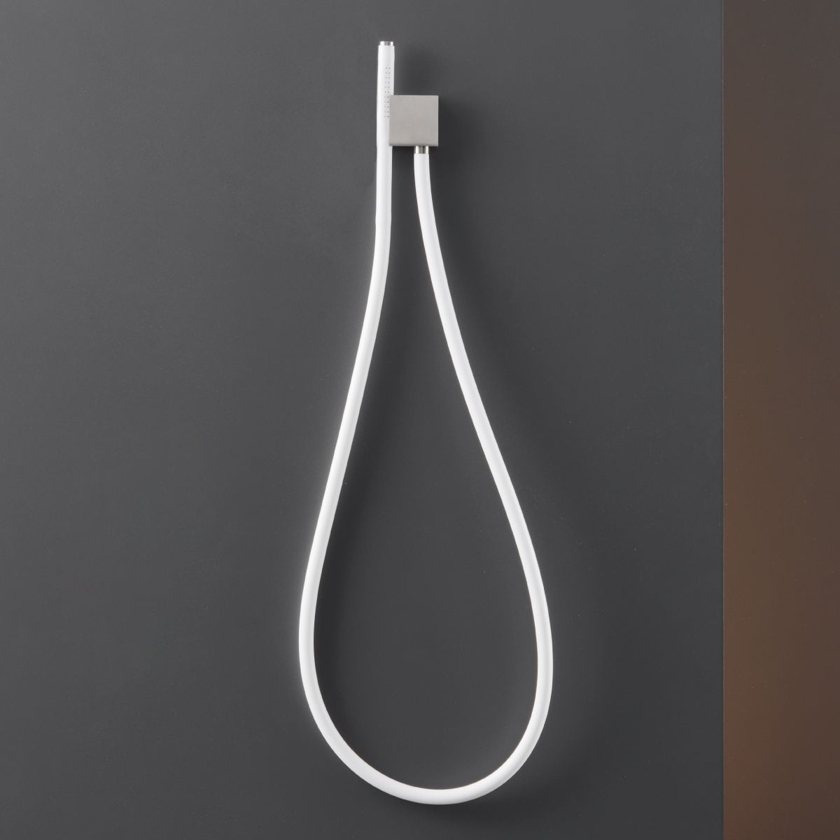 HAND SHOWERS AND BRACKETS SWI07 by Ceadesign