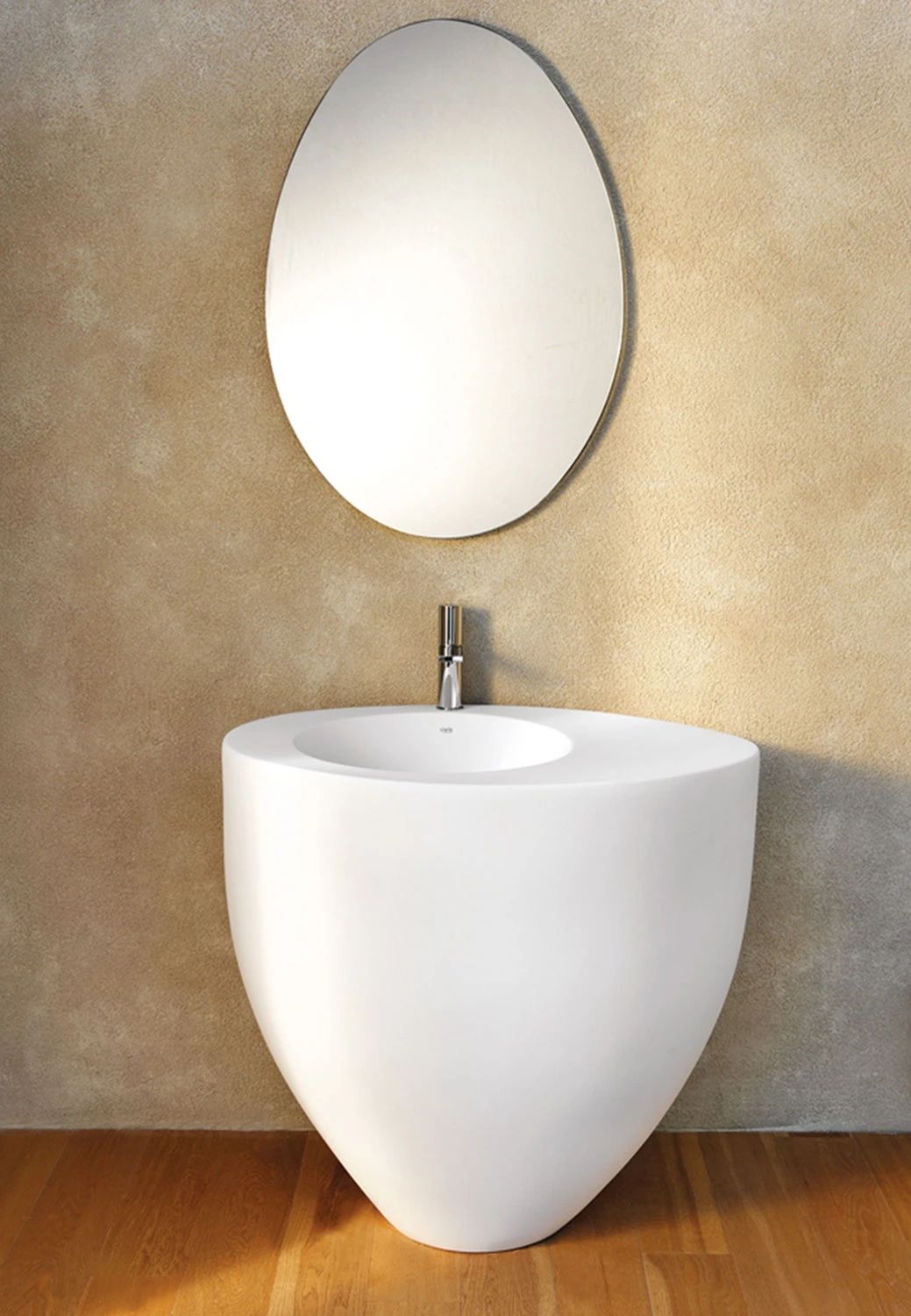 Freestanding washbasin by Ceramica Cielo