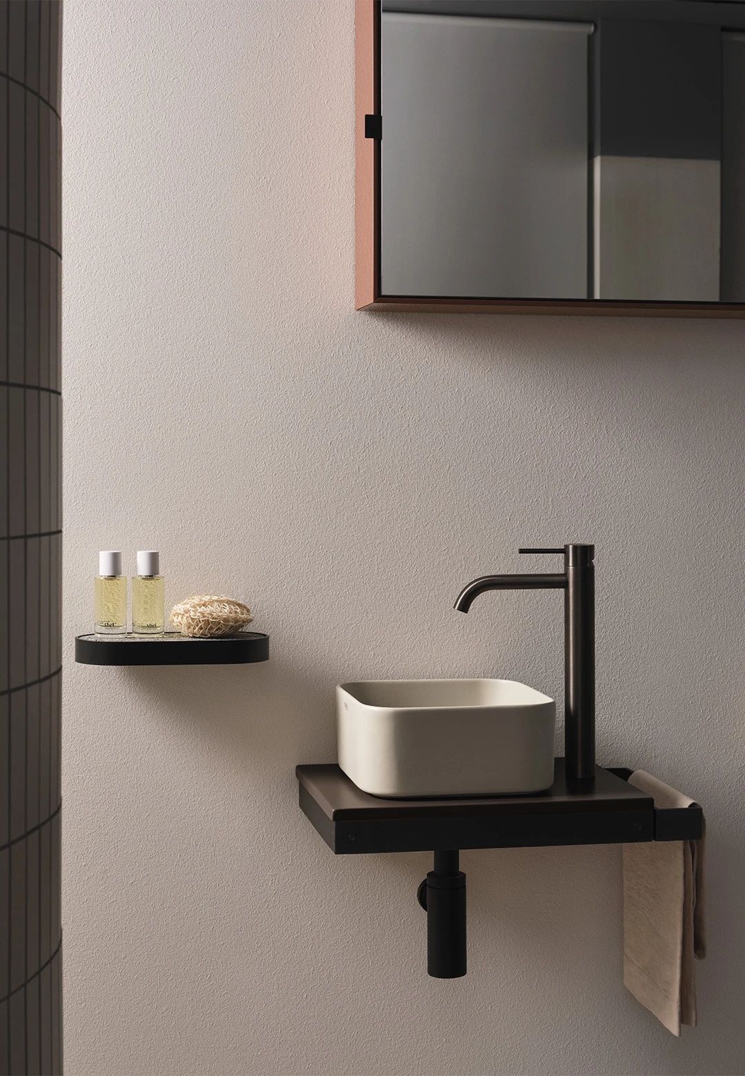 Minimo square washbasin by Ceramica Cielo