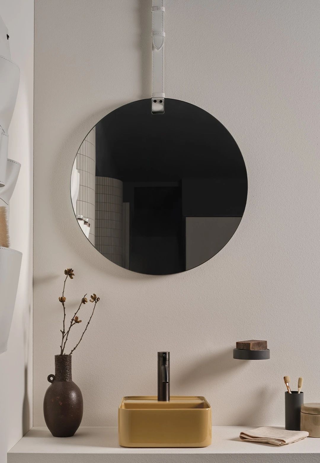 Mirror ø60 with leather belt by Ceramica Cielo