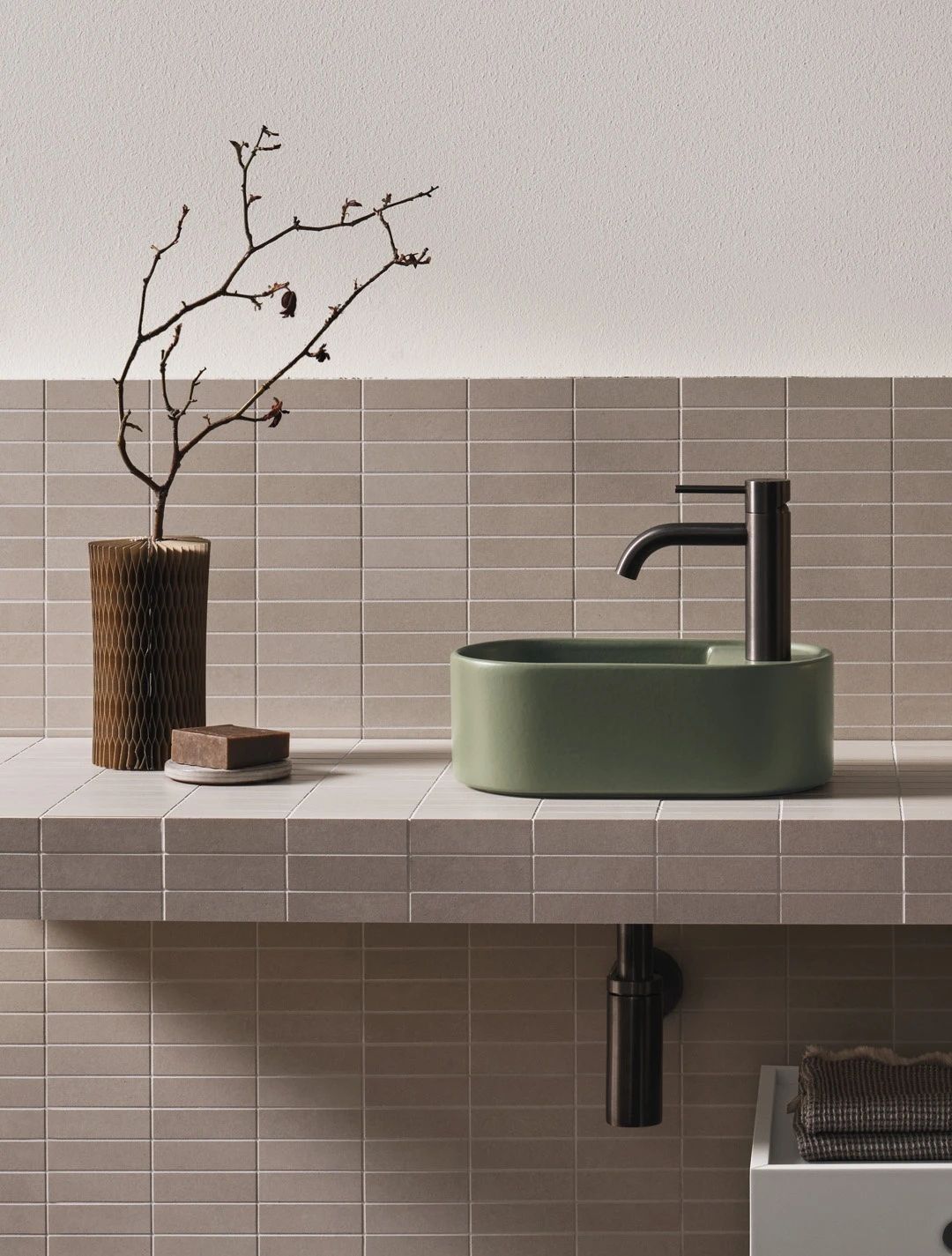 Oval washbasin with one hole by Ceramica Cielo