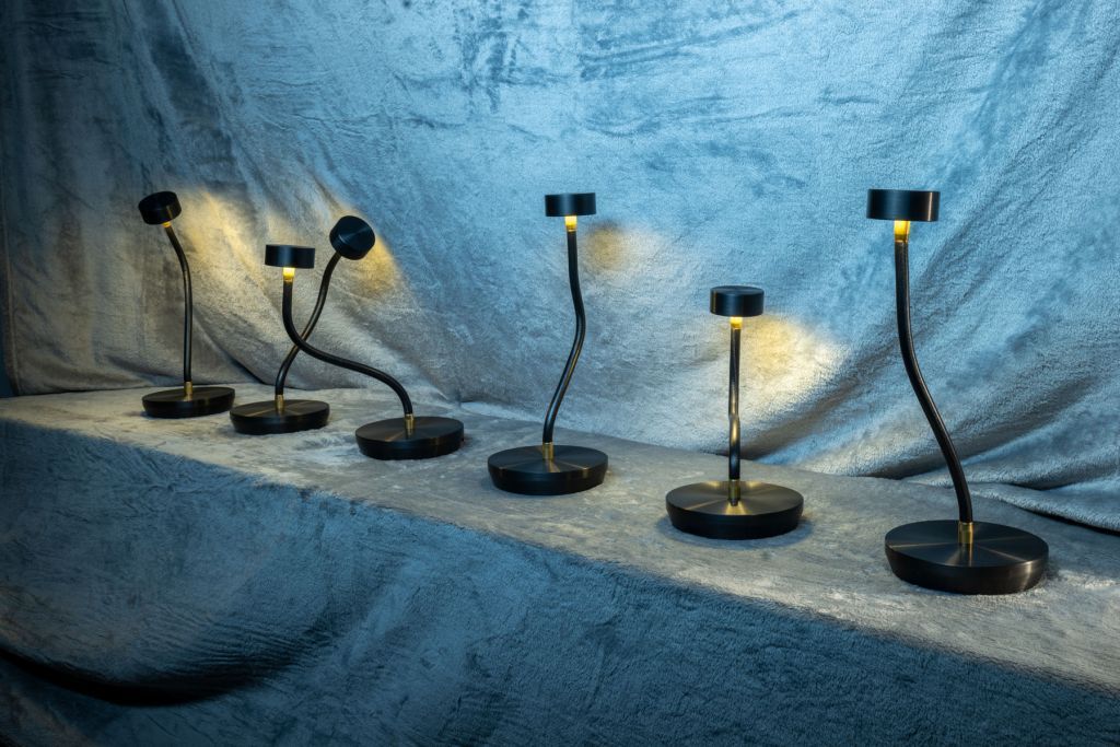 Rivetto Octopus - Modelable leather Led table lamp by Chiaro di Luna