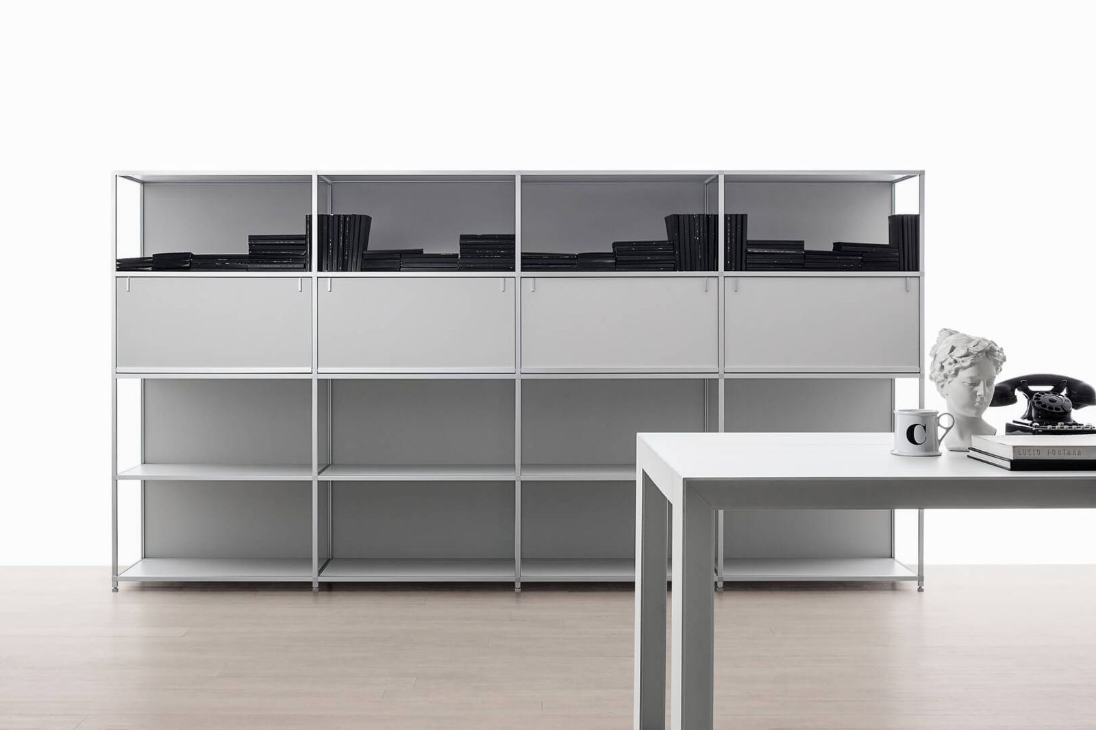 Frame - modular bookcase by Citterio