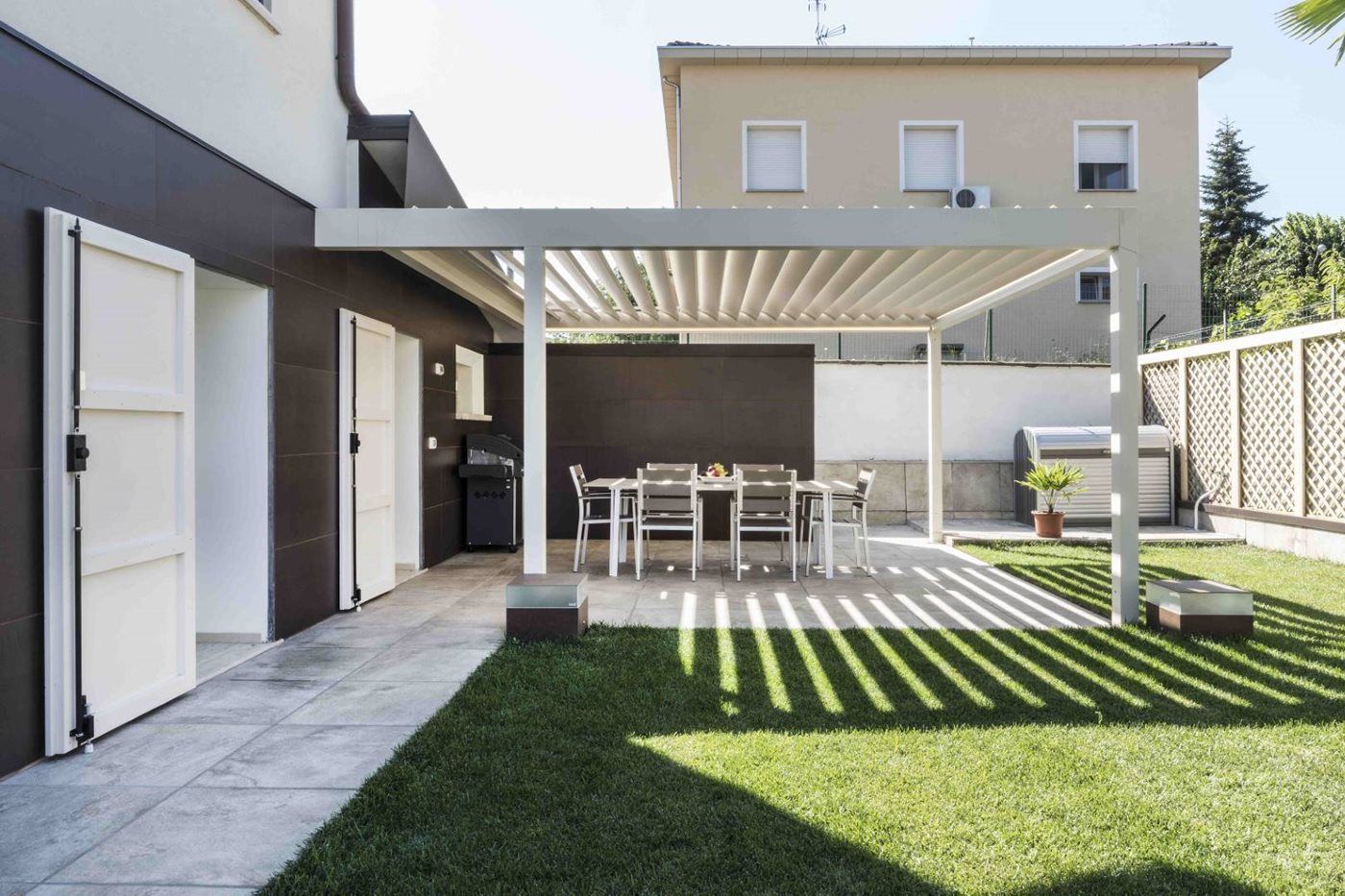 Soluzioni per Esterni: Referenze Business e Home by Corradi