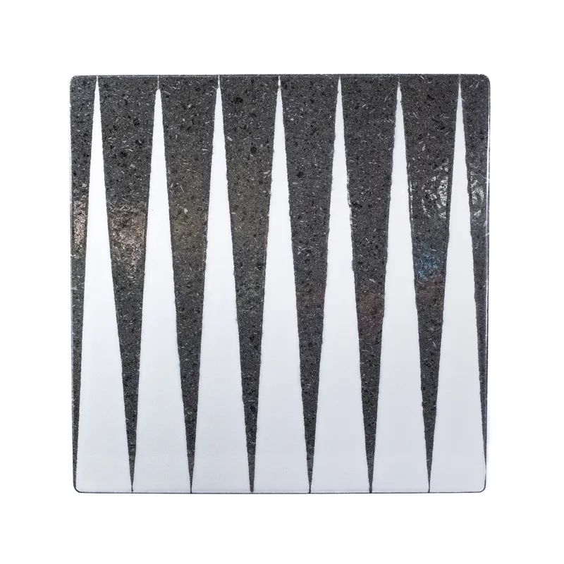 Piatto / Sottopiatto “Tric Trac” in Pietra Lavica Smaltata (28×28) by Cuore Lavico