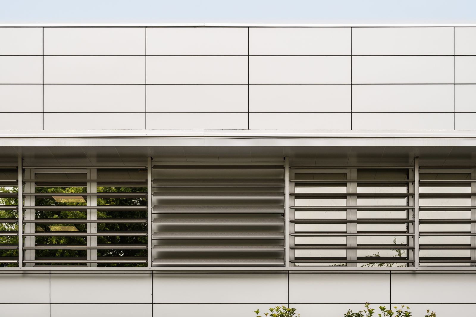 Facciate ventilate in alluminio: sicurezza ed ecosostenibilità. - Decoral Group by Decoral® GROUP