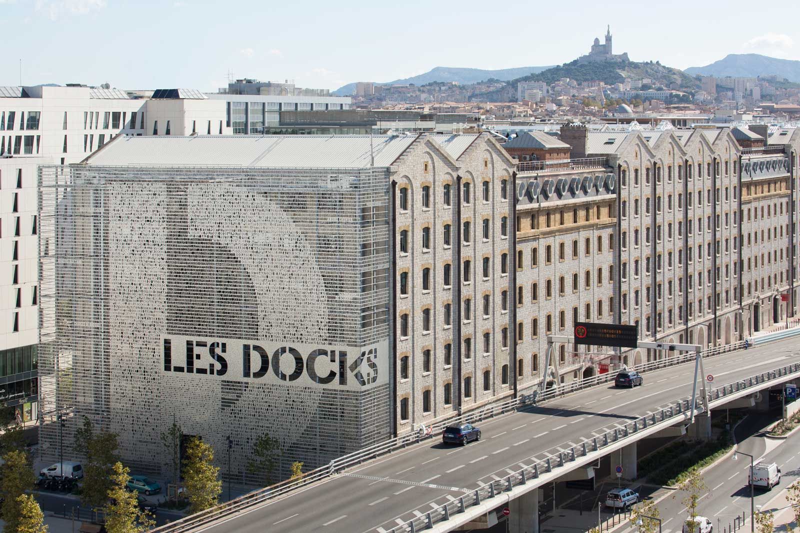 Una passeggiata a Les Docks. - Decoral Group by Decoral® GROUP