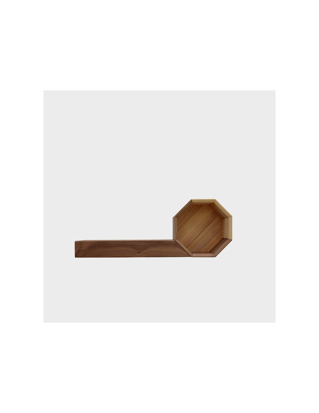 Otto – Elemento ottagonale con mensola integrata in legno naturale by Deodara