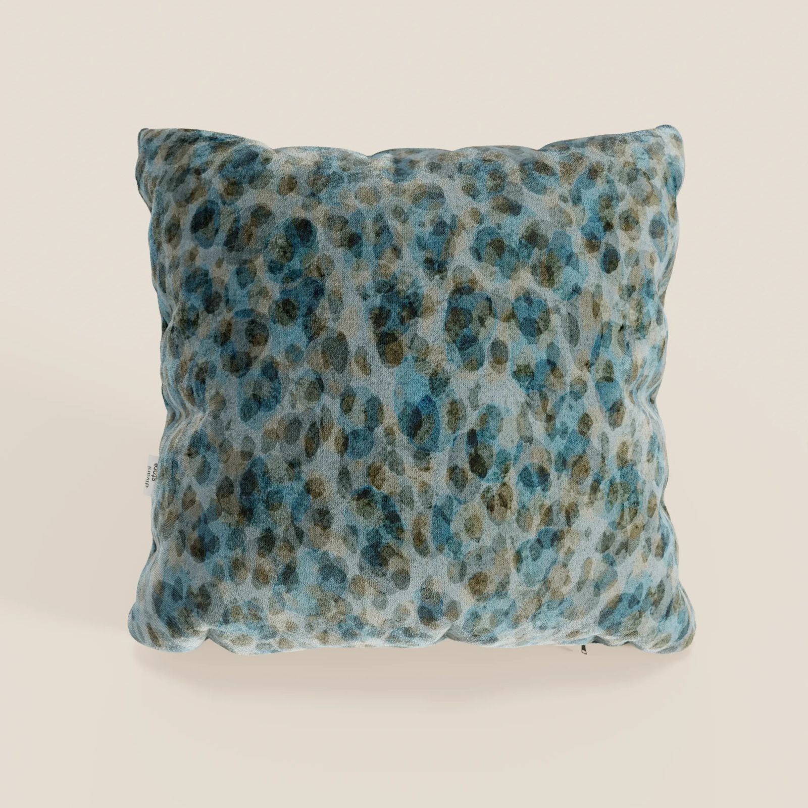 Brush cushions disponibili in various colours made in velvet water-repellent by Divani Store