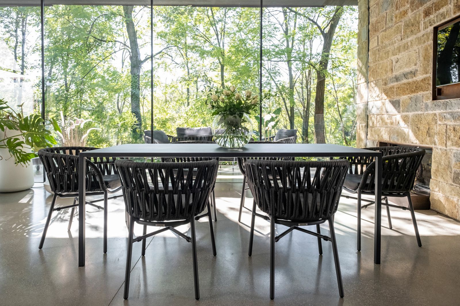 Cosmopolitan Table by DRIGANI