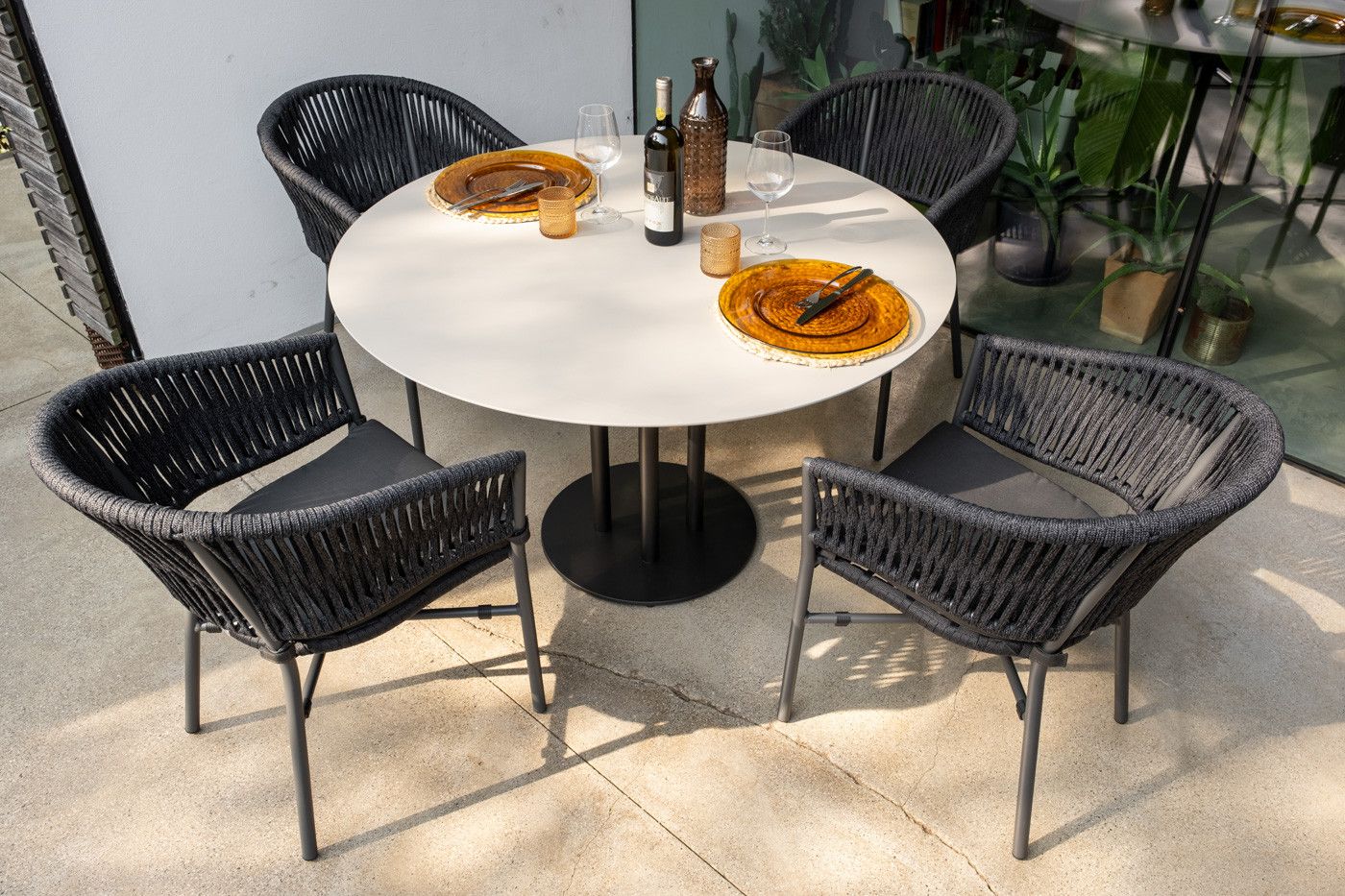 Jamaica Table by DRIGANI