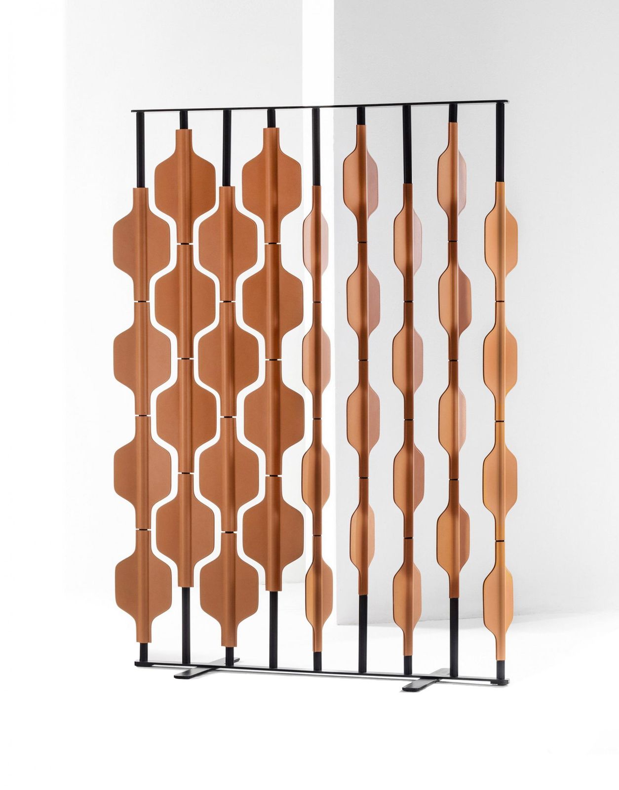 Free standing room divider Ro by ENRICO PELLIZZONI