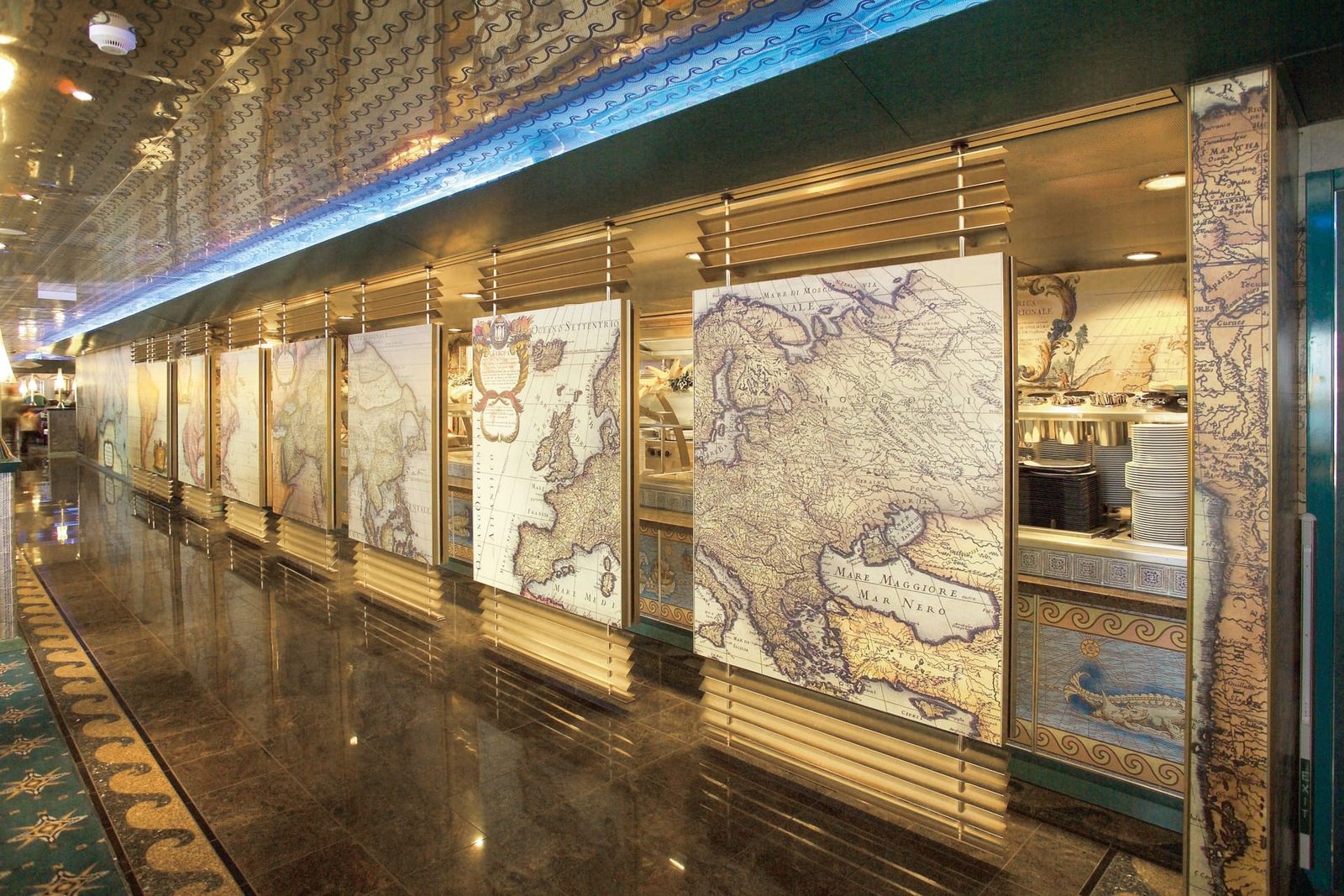 Luxury Marine movable walls by Estfeller Pareti