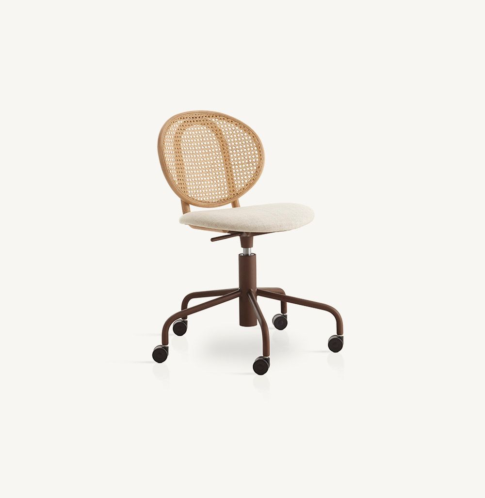 Loop swivel dining chair by EXPORMIM