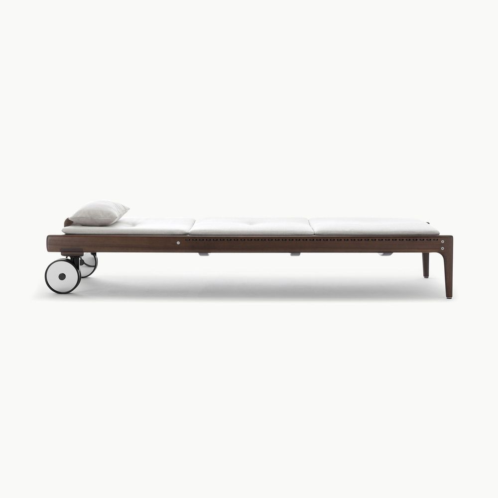 Levante Sun Lounger by Exteta