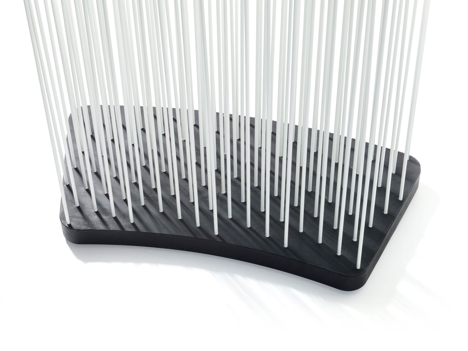 Sticks sharp curved base by Extremis
