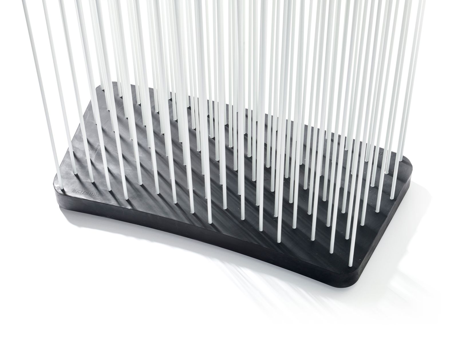Sticks wide curved base by Extremis