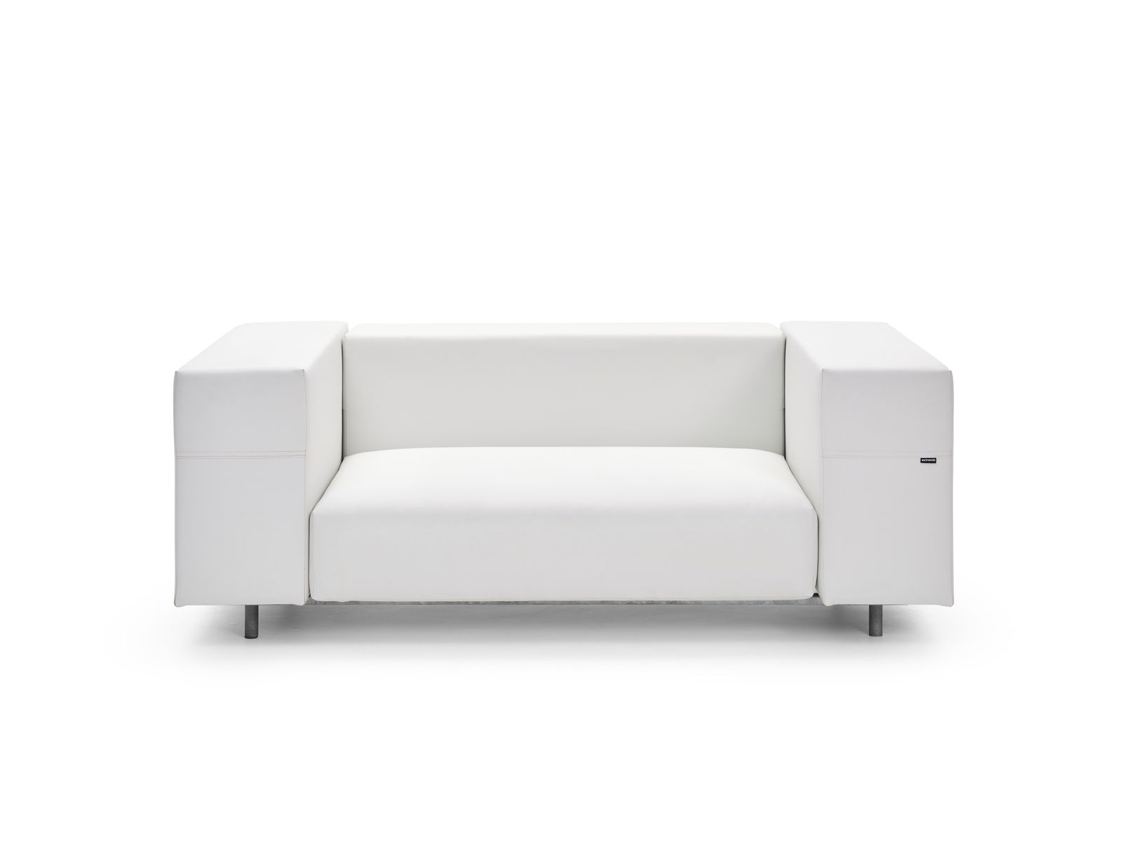 Walrus club chair by Extremis