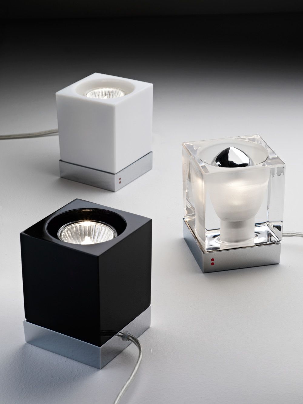 Cubetto D28 Table lamp by Fabbian