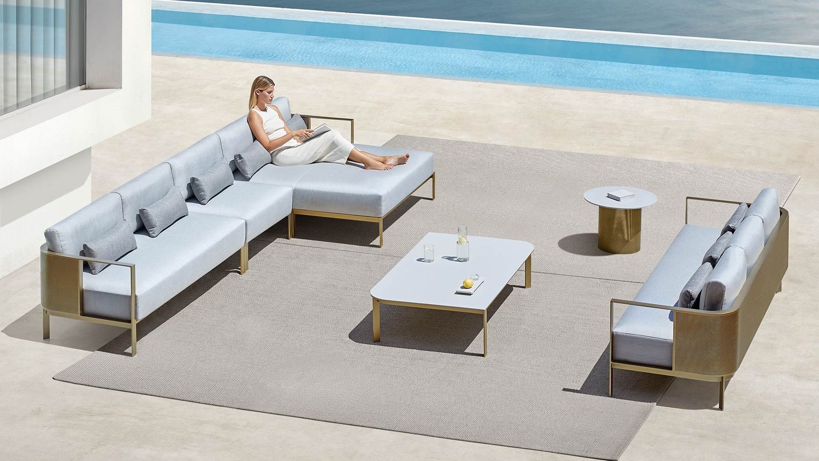 Solanas Sectional 3 by GANDIABLASCO