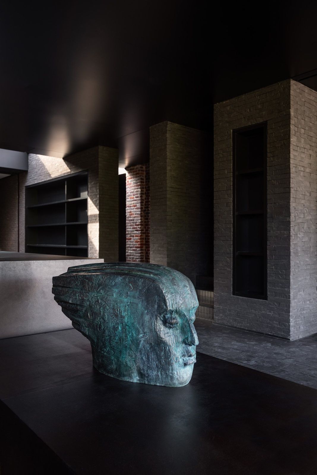 Handmade bronze design object by Marian Molenda by Gardeco Objects