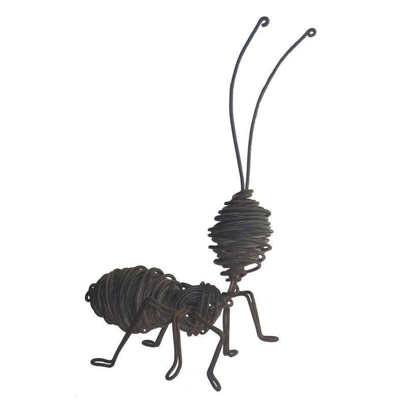 Ant giant by ICI ET LÀ